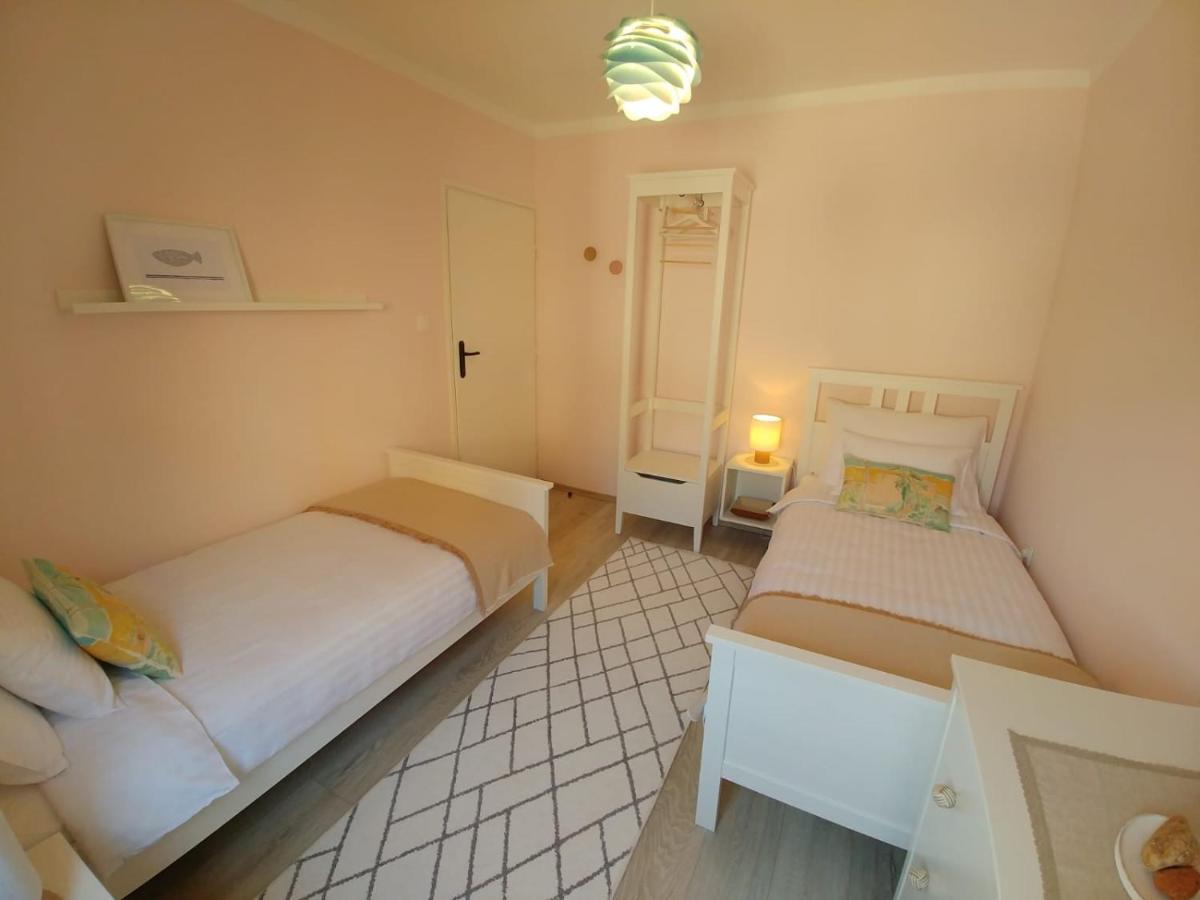Apartment Axelle 50 Meters To The Beach Banjole Bagian luar foto