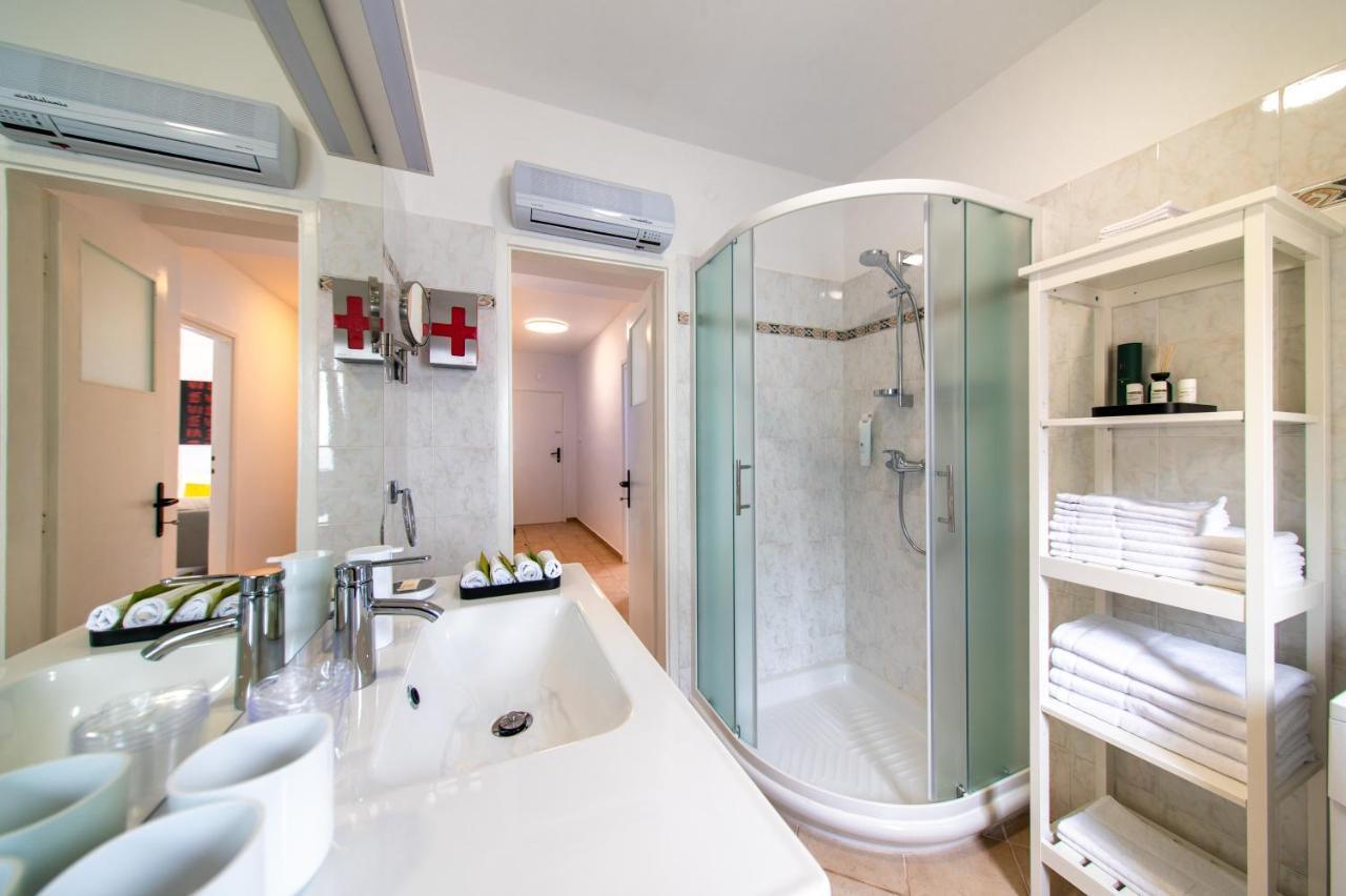 Apartment Axelle 50 Meters To The Beach Banjole Bagian luar foto