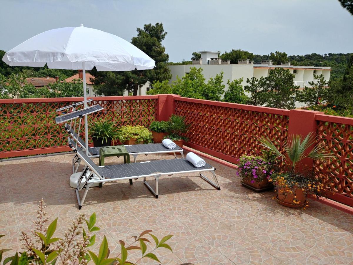Apartment Axelle 50 Meters To The Beach Banjole Bagian luar foto